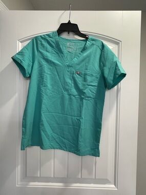 FIGS Catarina One-Pocket Scrub Top Women’s Small Classic V neck surgical green
